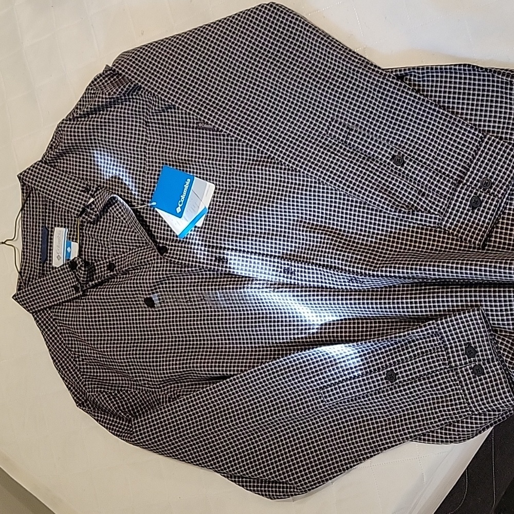 Men Button Down Long Sleeve Shirt still with tags attached